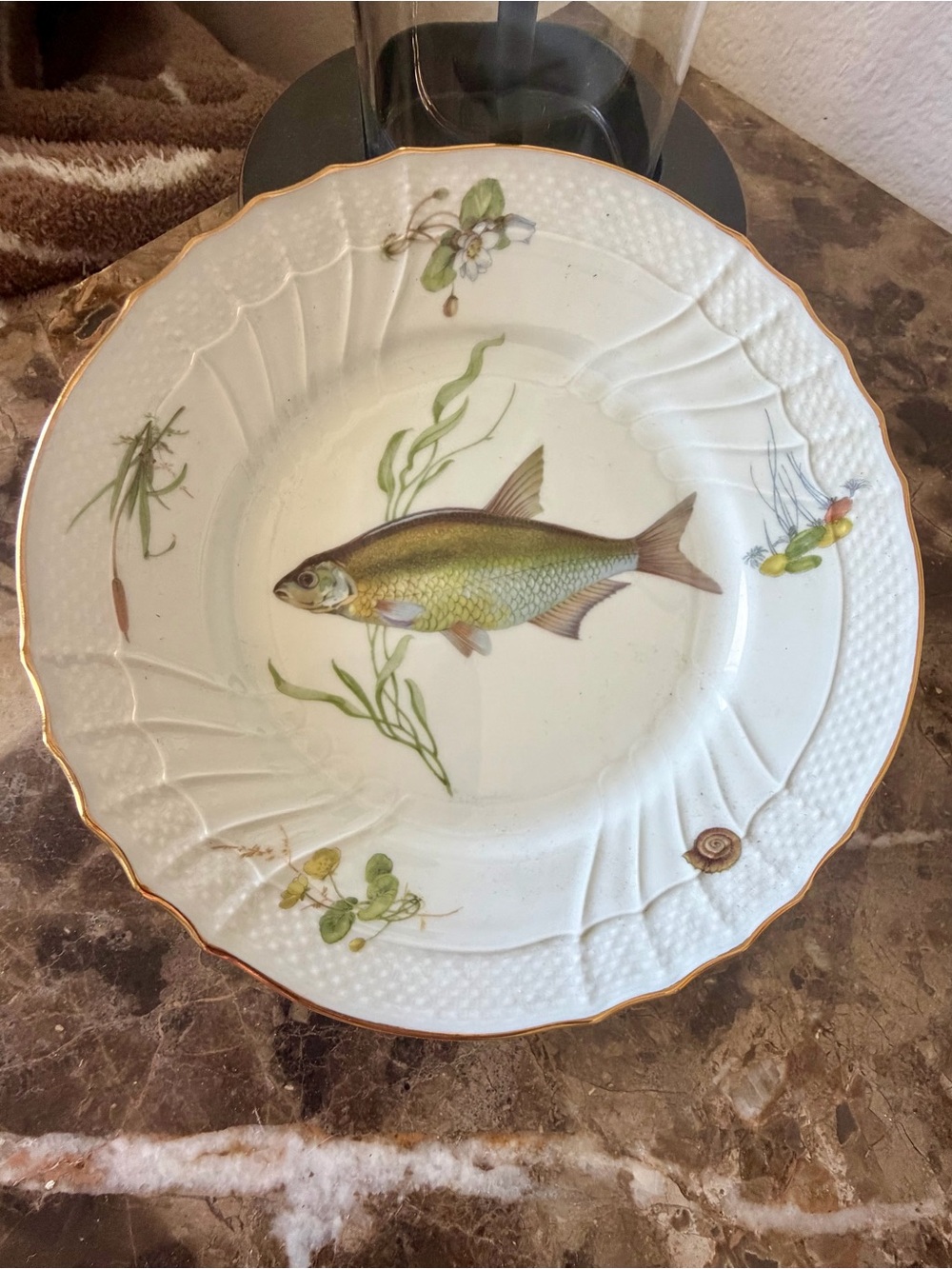 Vintage Richard Ginori Quenelle 
Roach Salad lunch plate 
Porcelain scalloped